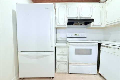 Condominio en venta en Sun City Center, Florida, 1 dormitorio, 74.32 m2 № 1778508 - foto 12