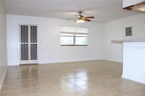 Condominio en venta en Sun City Center, Florida, 1 dormitorio, 74.32 m2 № 1778508 - foto 9