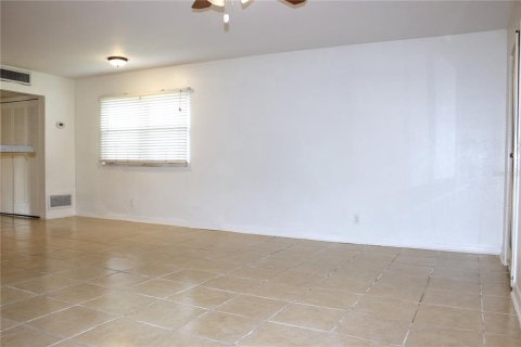 Condominio en venta en Sun City Center, Florida, 1 dormitorio, 74.32 m2 № 1778508 - foto 8