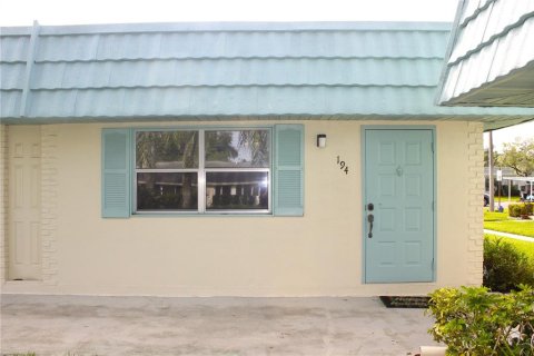 Condominio en venta en Sun City Center, Florida, 1 dormitorio, 74.32 m2 № 1778508 - foto 1