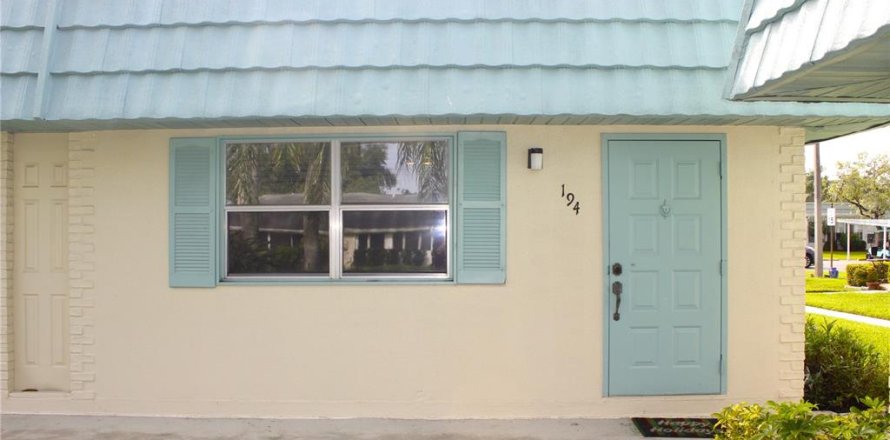 Condominio en Sun City Center, Florida, 1 dormitorio  № 1778508