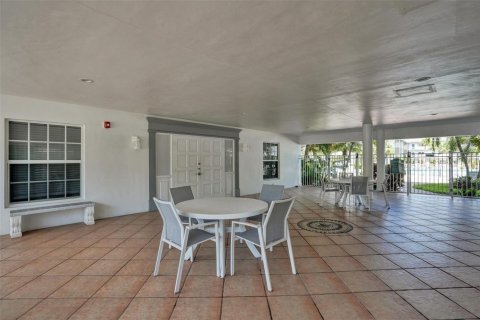 Copropriété à vendre à Lauderdale-by-the-Sea, Floride: 2 chambres, 85.47 m2 № 2084004 - photo 23