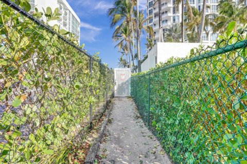 Copropriété à vendre à Lauderdale-by-the-Sea, Floride: 2 chambres, 85.47 m2 № 2084004 - photo 26