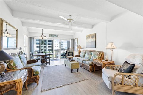 Condo in New Smyrna Beach, Florida, 2 bedrooms  № 1616871 - photo 12