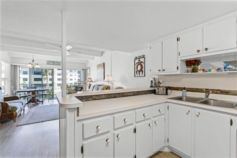 Condo in New Smyrna Beach, Florida, 2 bedrooms  № 1616871 - photo 7
