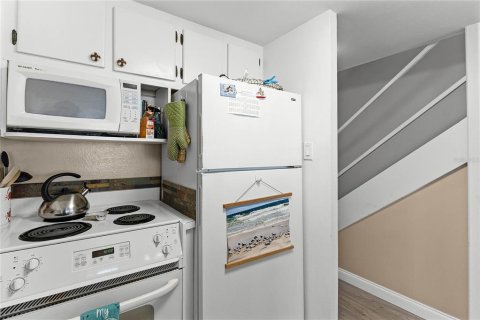 Condo in New Smyrna Beach, Florida, 2 bedrooms  № 1616871 - photo 10