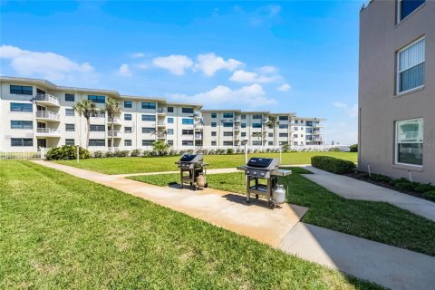 Condo in New Smyrna Beach, Florida, 2 bedrooms  № 1616871 - photo 26