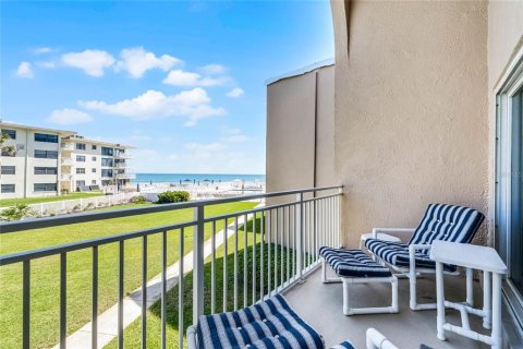 Condo in New Smyrna Beach, Florida, 2 bedrooms  № 1616871 - photo 1