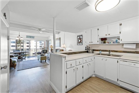 Condo in New Smyrna Beach, Florida, 2 bedrooms  № 1616871 - photo 11
