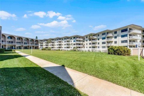 Condo in New Smyrna Beach, Florida, 2 bedrooms  № 1616871 - photo 4