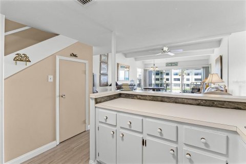 Condo in New Smyrna Beach, Florida, 2 bedrooms  № 1616871 - photo 8