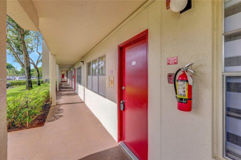 Copropriété à vendre à Pembroke Pines, Floride: 1 chambre № 1775304 - photo 17