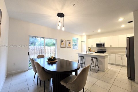 Adosado en alquiler en Lauderhill, Florida, 3 dormitorios, 159.05 m2 № 2046655 - foto 11