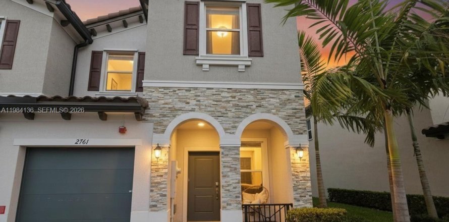 Adosado en Lauderhill, Florida 3 dormitorios, 159.05 m2 № 2046655