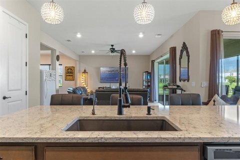 Casa en venta en Orlando, Florida, 5 dormitorios, 309.64 m2 № 1919924 - foto 19