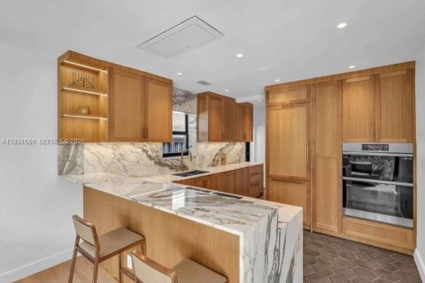 Casa en alquiler en Miami Beach, Florida, 3 dormitorios, 188.41 m2 № 1993262 - foto 4