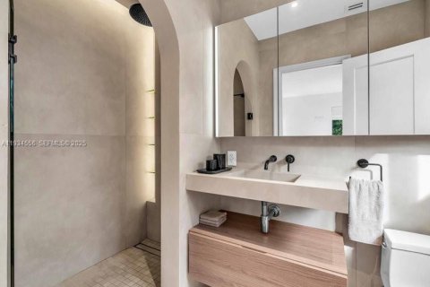 Casa en alquiler en Miami Beach, Florida, 3 dormitorios, 188.41 m2 № 1993262 - foto 9