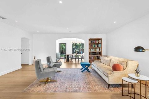 Casa en alquiler en Miami Beach, Florida, 3 dormitorios, 188.41 m2 № 1993262 - foto 2