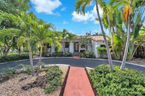 Casa en alquiler en Miami Beach, Florida, 3 dormitorios, 188.41 m2 № 1993262 - foto 8