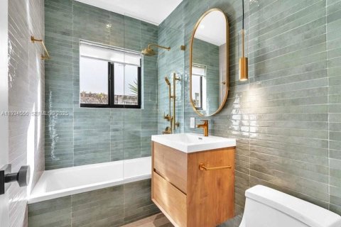 Casa en alquiler en Miami Beach, Florida, 3 dormitorios, 188.41 m2 № 1993262 - foto 17