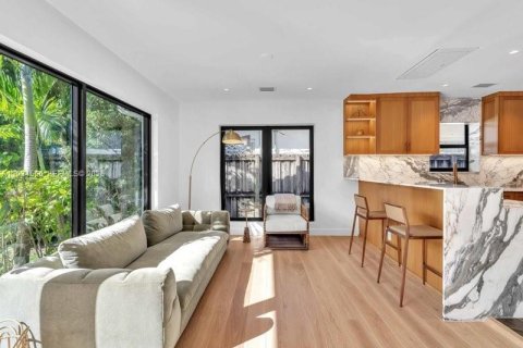 Casa en alquiler en Miami Beach, Florida, 3 dormitorios, 188.41 m2 № 1993262 - foto 5