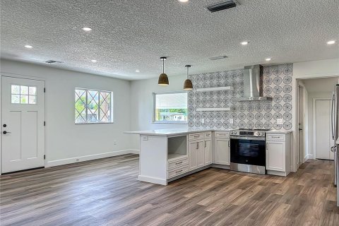 House in Orlando, Florida 4 bedrooms, 167.5 sq.m. № 1795786 - photo 16