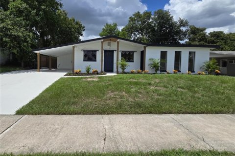 House in Orlando, Florida 4 bedrooms, 167.5 sq.m. № 1795786 - photo 1