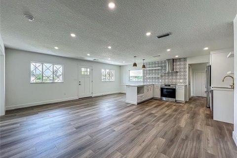 House in Orlando, Florida 4 bedrooms, 167.5 sq.m. № 1795786 - photo 17