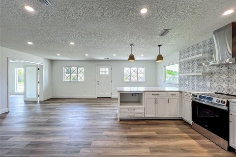 House in Orlando, Florida 4 bedrooms, 167.5 sq.m. № 1795786 - photo 22