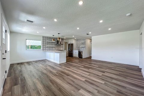 House in Orlando, Florida 4 bedrooms, 167.5 sq.m. № 1795786 - photo 8