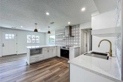 House in Orlando, Florida 4 bedrooms, 167.5 sq.m. № 1795786 - photo 18