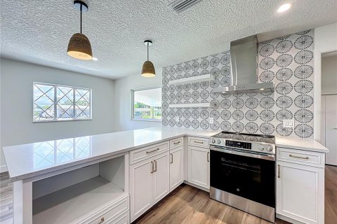 House in Orlando, Florida 4 bedrooms, 167.5 sq.m. № 1795786 - photo 12