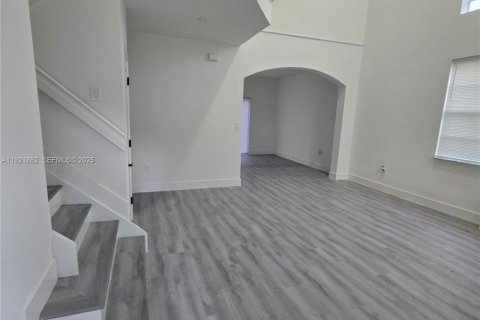 Casa en alquiler en Homestead, Florida, 3 dormitorios, 195.56 m2 № 1976672 - foto 2