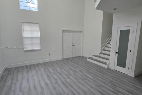 Casa en alquiler en Homestead, Florida, 3 dormitorios, 195.56 m2 № 1976672 - foto 3