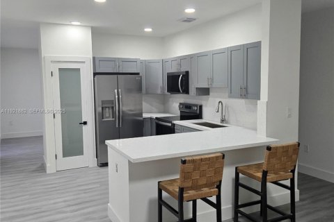 Casa en alquiler en Homestead, Florida, 3 dormitorios, 195.56 m2 № 1976672 - foto 7