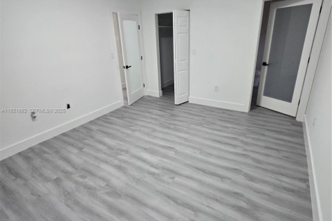 Casa en alquiler en Homestead, Florida, 3 dormitorios, 195.56 m2 № 1976672 - foto 12