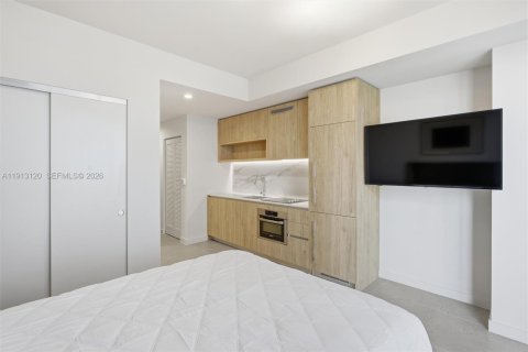 Condo in Miami, Florida  № 2082367 - photo 13
