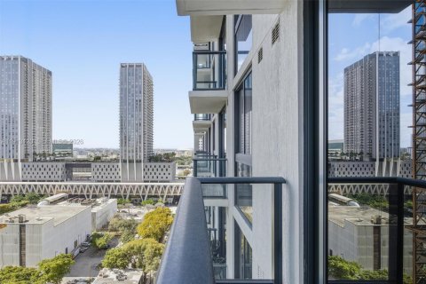 Condo in Miami, Florida  № 2082367 - photo 14