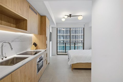 Studio in the Condo in Miami, Florida  № 2082367
