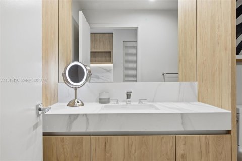 Condo in Miami, Florida  № 2082367 - photo 20