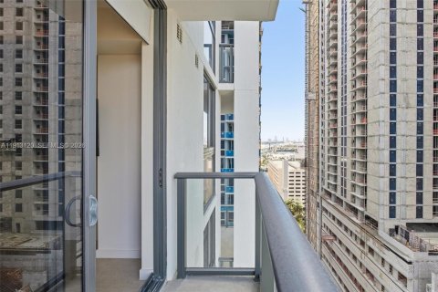 Condo in Miami, Florida  № 2082367 - photo 15
