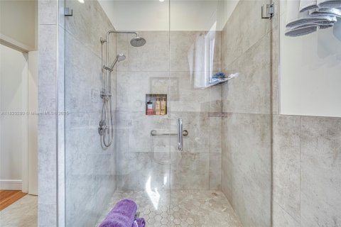 House in Miami, Florida 4 bedrooms, 322.84 sq.m. № 1779454 - photo 29