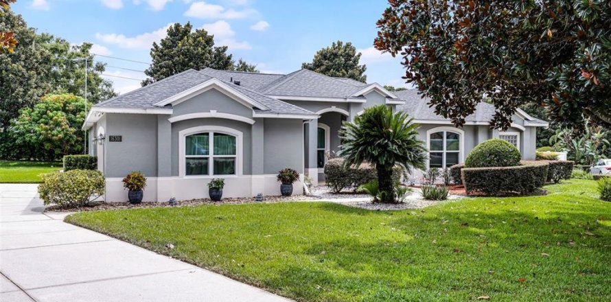 House in Montverde, Florida 4 bedrooms, 260.03 sq.m. № 1899364