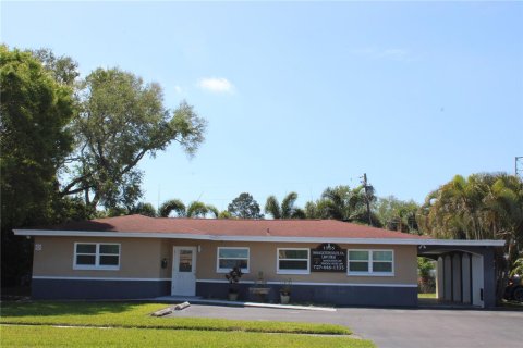 Propiedad comercial en alquiler en Clearwater, Florida, 130.53 m2 № 1613558 - foto 1