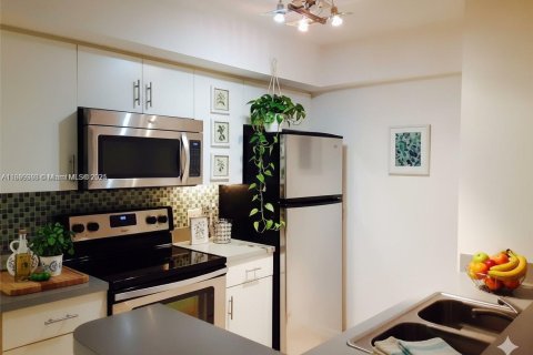 Condo in Pembroke Pines, Florida, 1 bedroom  № 1953802 - photo 1