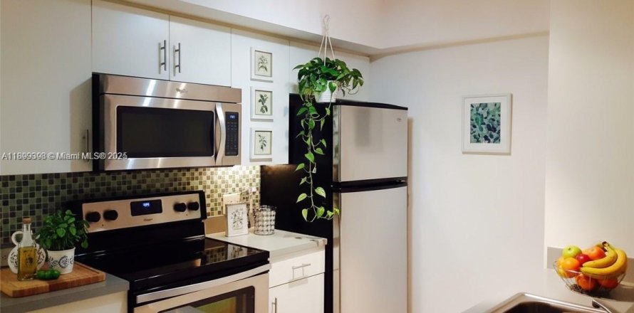 Condo in Pembroke Pines, Florida, 1 bedroom  № 1953802