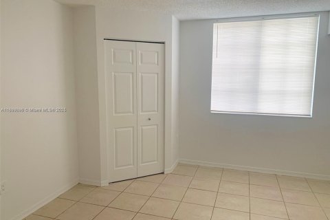 Condo in Pembroke Pines, Florida, 1 bedroom  № 1953802 - photo 14