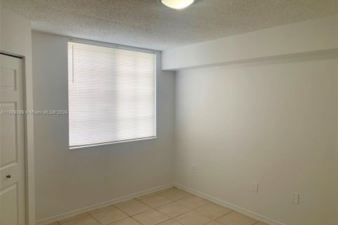 Condo in Pembroke Pines, Florida, 1 bedroom  № 1953802 - photo 13