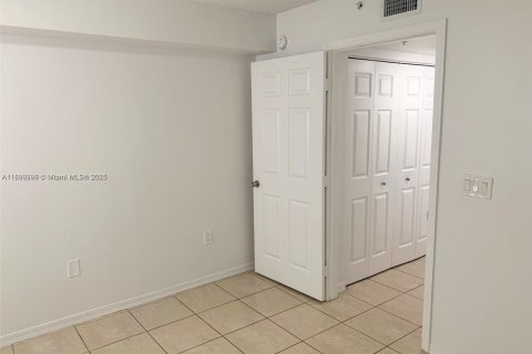 Condo in Pembroke Pines, Florida, 1 bedroom  № 1953802 - photo 10