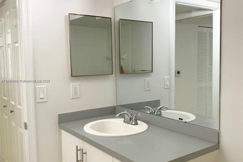 Condo in Pembroke Pines, Florida, 1 bedroom  № 1953802 - photo 9